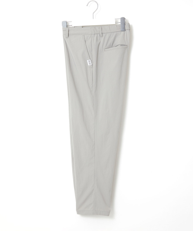 テーパード シルエット パンツ