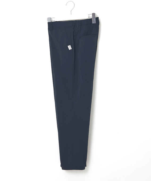 テーパード シルエット パンツ